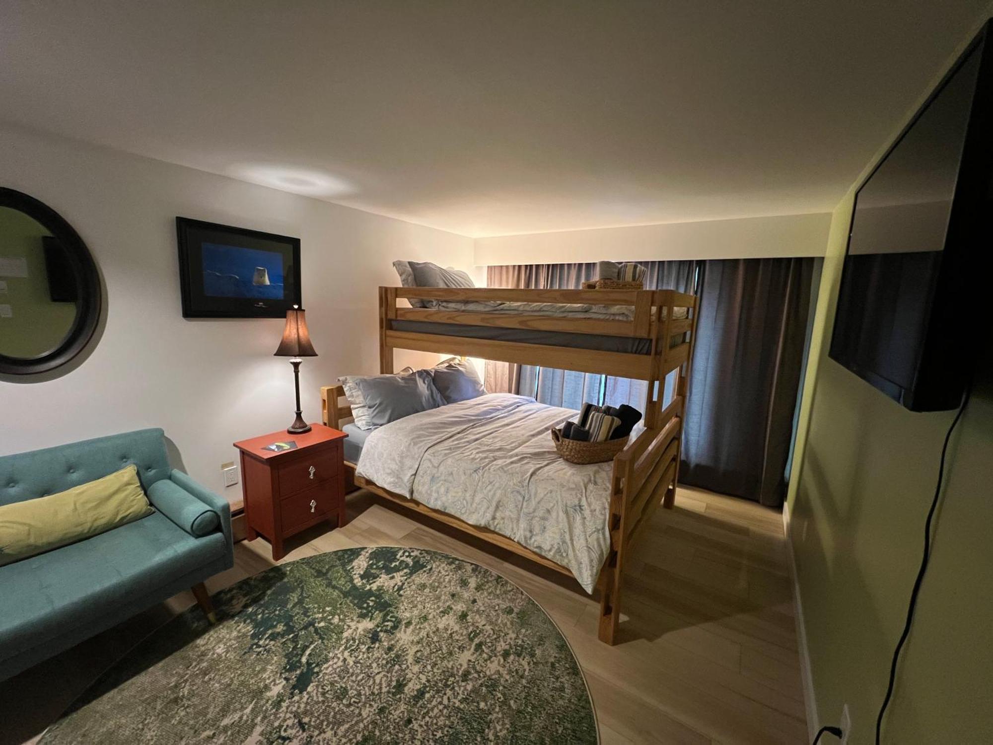 Bed and Breakfast 好丘。Hacho House Yellowknife Exterior foto
