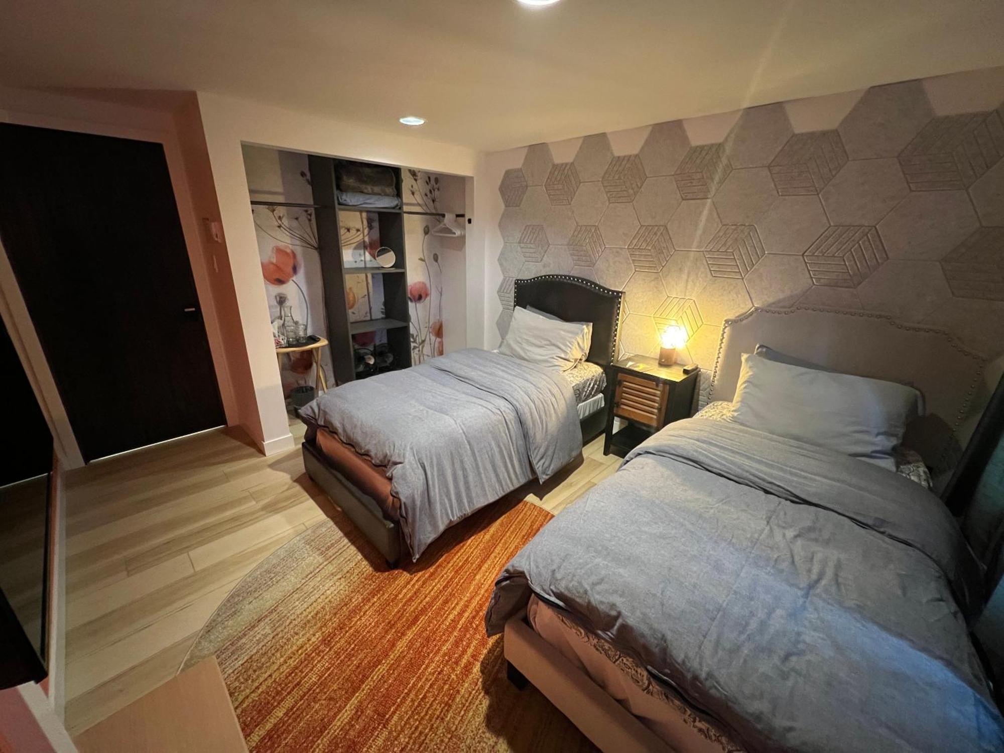 Bed and Breakfast 好丘。Hacho House Yellowknife Exterior foto
